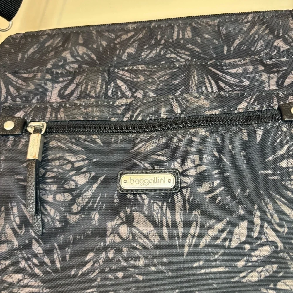 baggallini Go Bagg in Midnight Blossom Print